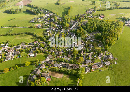 Luftbild, möglich Gold Dorf Wenden-Heid, Antoniuskirche Heid, Kontakt, Luftaufnahme von Wenden, Nordrhein-Westfalen, Stockfoto