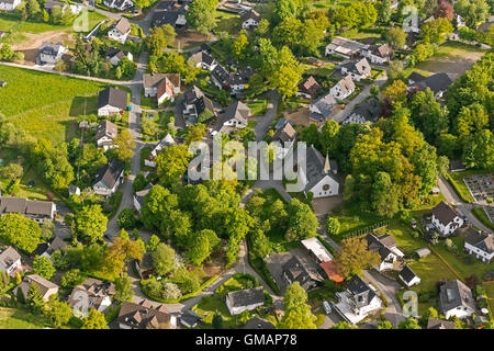 Luftbild, möglich Gold Dorf Wenden-Heid, Antoniuskirche Heid, Kontakt, Luftaufnahme von Wenden, Nordrhein-Westfalen, Stockfoto