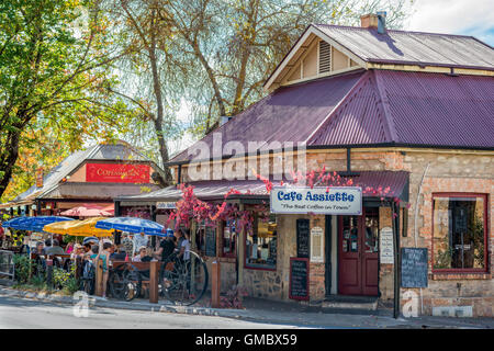 Ein Café in Hahndorf South Australia, eine malerische Adelaide Hills-Siedlung, wo Touristen genießen Sie deutsche Küche und Kultur. Stockfoto