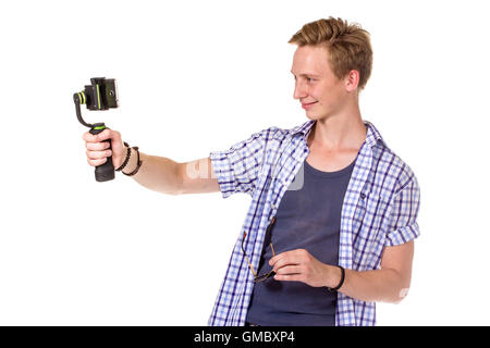 Mann hält Handy am Gimbal. Isoliert auf weiss. Stockfoto