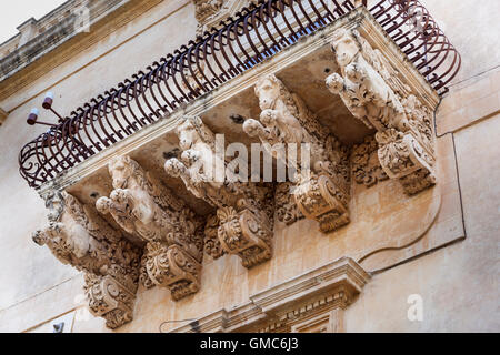 Barocken Balkon, Palazzo Nicolaci Di Villadorata, Via Corrado Nicolaci, Noto, Sizilien, Italien Stockfoto