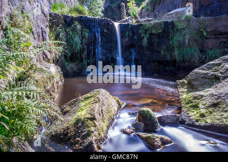 Der Fluss Yarrow Wasserfall an der weißen Niederwald in Lancashire Stockfoto