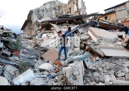 Europa, Italien, Amateurin, 24. August 2016: Erdbeben in Amatrice (Region Latium) 6.2 Größenordnung, tötete und verletzte viele Peopl Stockfoto