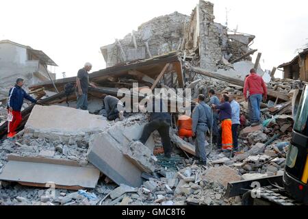 Europa, Italien, Amateurin, 24. August 2016: Erdbeben in Amatrice (Region Latium) 6.2 Größenordnung, tötete und verletzte viele Peopl Stockfoto