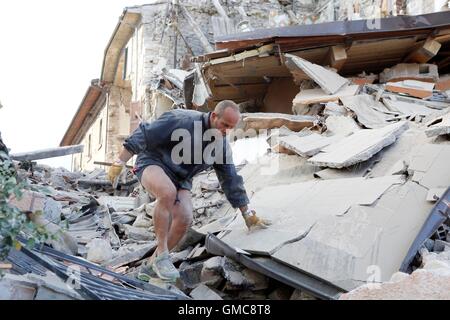 Europa, Italien, Amateurin, 24. August 2016: Erdbeben in Amatrice (Region Latium) 6.2 Größenordnung, tötete und verletzte viele Peopl Stockfoto