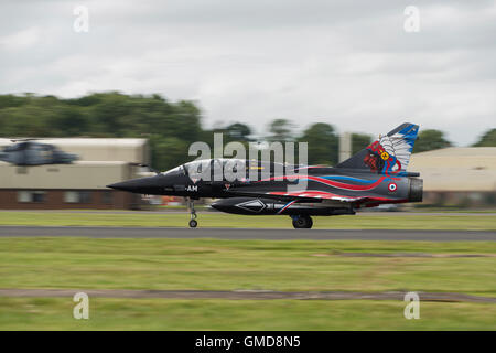 Französische Luftwaffe Dassault Trugbild 2000N aus dem Ramex anzeigen Team beschleunigt um ausziehen und zeigen auf die bei der RIAT 2016 Stockfoto