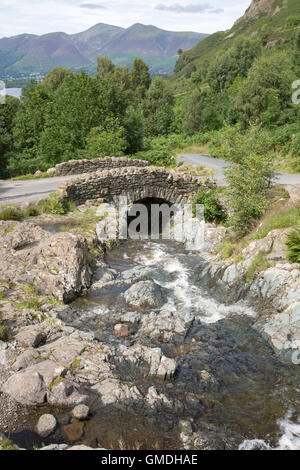 Ashness Brücke, Keswick; Lake District; England; UK Stockfoto