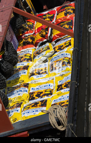 Kahn aus Anderton Boot heben Weaver Flussschifffahrt Transport von Gasflaschen, Kohle und Brennstoff. Stockfoto