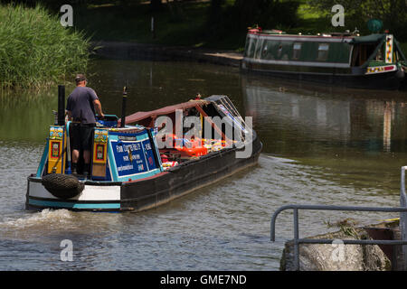 Kahn aus Anderton Boot heben Weaver Flussschifffahrt Transport von Gasflaschen, Kohle und Brennstoff. Stockfoto