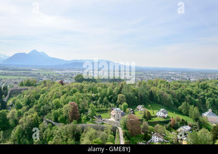Salzburg, Österreich - 29. April 2015: Blick von der Festung Hohensalzburg. Salzburg ist bekannt für ihre barocke Architektur Stockfoto