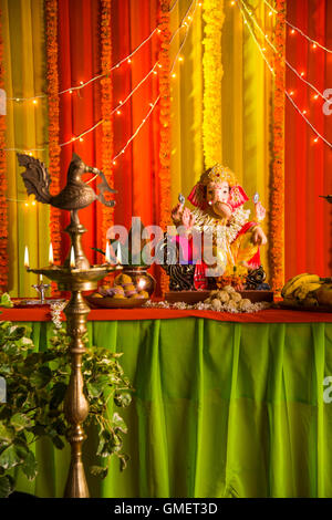 Eine Ton-Statue von einem indischen Gott Lord Ganesha Stockfoto