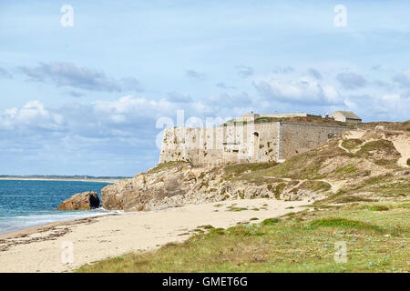 Fort de Penthièvre gelegen, auf der Halbinsel Quiberon, Bretagne, Frankreich Stockfoto