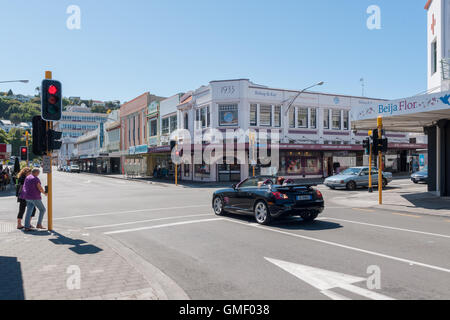 Ecke der Hastings Street und Tennyson Street Einkaufsviertel in der Art-Deco-Stadt von Napier Neuseeland Stockfoto