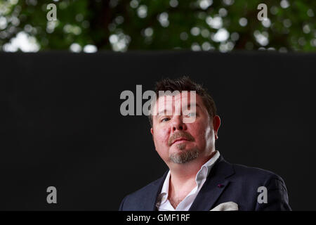 Edinburgh, UK. 25. August 2016. Edinburgh International Book Festival 13. Tag. Edinburgh International Book Festival findet statt in Charlotte Square Gardens. Edinburgh. Abgebildete Neil Mackay. Pako Mera/Alamy Live-Nachrichten Stockfoto