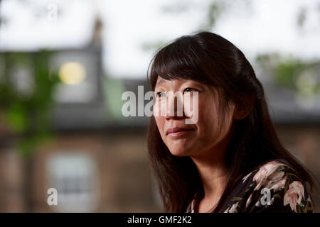 Edinburgh, UK. 25. August 2016. Edinburgh International Book Festival 13. Tag. Edinburgh International Book Festival findet statt in Charlotte Square Gardens. Edinburgh. Abgebildete Madeleine Thien. Pako Mera/Alamy Live-Nachrichten Stockfoto