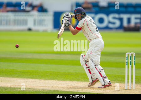 London, UK. 25. August 2016. Luke Procter Wimper für Lancashire am dritten Tag der Specsavers County Championship Division One Spiel gegen Surrey im Oval. Bildnachweis: David Rowe/Alamy Live-Nachrichten Stockfoto