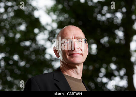 Edinburgh, UK. 25. August 2016. Edinburgh International Book Festival 13. Tag. Edinburgh International Book Festival findet statt in Charlotte Square Gardens. Edinburgh. Abgebildete James Robertson. Pako Mera/Alamy Live-Nachrichten Stockfoto