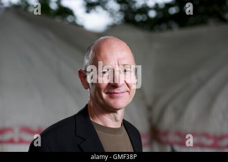 Edinburgh, UK. 25. August 2016. Edinburgh International Book Festival 13. Tag. Edinburgh International Book Festival findet statt in Charlotte Square Gardens. Edinburgh. Abgebildete James Robertson. Pako Mera/Alamy Live-Nachrichten Stockfoto