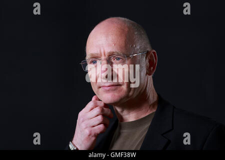 Edinburgh, UK. 25. August 2016. Edinburgh International Book Festival 13. Tag. Edinburgh International Book Festival findet statt in Charlotte Square Gardens. Edinburgh. Abgebildete James Robertson. Pako Mera/Alamy Live-Nachrichten Stockfoto