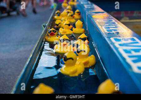 Toronto, Ontario, Kanada. 24. August 2016. Öffentlichkeit auf die CNE Gelände in Toronto, Mittwoch, 24. August 2016. Der Canadian National Exhibition (CNE), auch bekannt als The Ex, ist eine jährliche Veranstaltung, die in den 18 Tagen bis zur und einschließlich der Canadian Labour Day Montag an Exhibition Place in Toronto, Ontario, Kanada, stattfindet. © Eduardo Lima/ZUMA Draht/Alamy Live-Nachrichten Stockfoto