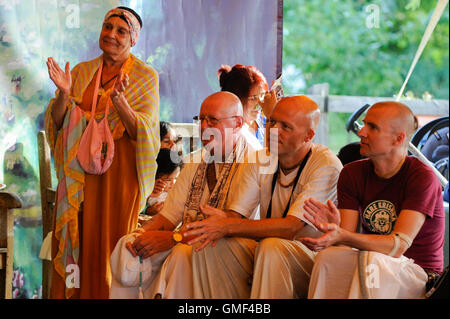 London, UK.  25. August 2016.  Anhänger besuchen das größte Janmashtami Festival außerhalb Indiens im Bhaktivedanta Manor Hare Krishna Tempel in Watford, Hertfordshire.  Die Veranstaltung feiert die Geburt von Lord Krishna. Bildnachweis: Stephen Chung / Alamy Live News Stockfoto