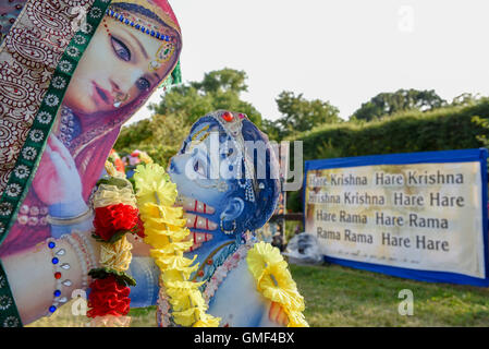 London, UK.  25. August 2016. Ein Bild von Krishna auf dem größten Festival der Janmashtami außerhalb Indiens im Bhaktivedanta Manor Hare Krishna Tempel in Watford, Hertfordshire.  Die Veranstaltung feiert die Geburt von Lord Krishna. Bildnachweis: Stephen Chung / Alamy Live News Stockfoto