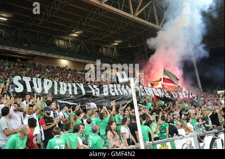 St-Etienne, Frankreich. 25. August 2016. Europa League Fußball. St Etienne gegen Beitar Jerusalem. Nachricht von den Anhängern des Saint-Etienne Beitar Fans. Das Spiel endete mit einem Unentschieden 0: 0 © Action Plus Sport/Alamy Live News Stockfoto