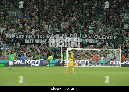 St-Etienne, Frankreich. 25. August 2016. Europa League Fußball. St Etienne gegen Beitar Jerusalem. Nachricht aus der Unterstützer-Saint-Etienne. Das Spiel endete mit einem Unentschieden 0: 0 © Action Plus Sport/Alamy Live News Stockfoto