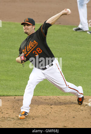 Baltimore, Maryland, USA. 19. August 2016. Baltimore Orioles Start Krug Wade Miley (38) arbeitet im zweiten Inning gegen die Houston Astros im Oriole Park at Camden Yards in Baltimore, MD am Freitag, 19. August 2016. Das Astros gewann das Spiel 15 - 8.Credit: Ron Sachs/CNP © Ron Sachs/CNP/ZUMA Draht/Alamy Live News Stockfoto