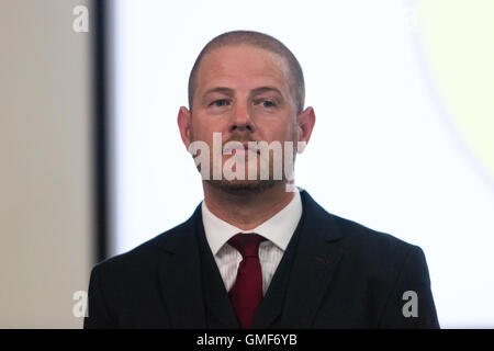 London, UK. 25. August 2016. UKIP Vorsitzender, hielt Paul Oakden anlässlich der UKIP Führung Wahl bedrängt im Emmanuel Centre in London. Nach dem Rücktritt von UKIP Führer werden Nigel Farage einen neuen Anführer der UKIP im September mit dem Sieger kündigte am 15. September 1016 gewählt. Bildnachweis: Vickie Flores/Alamy Live-Nachrichten Stockfoto