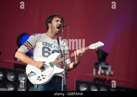 Leeds, UK. 26. August 2016. Justin Young, Freddie Cowan, Árni Árnason von The Vaccines führen auf der Hauptbühne beim Leeds Festival 2016, 26.08.2016 Kredit: Gary Mather/Alamy Live News Stockfoto