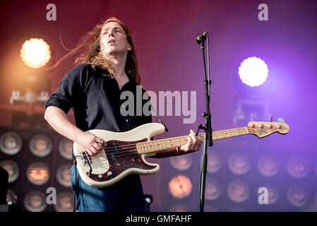 Leeds, UK. 26. August 2016. Justin Young, Freddie Cowan, Árni Árnason von The Vaccines führen auf der Hauptbühne beim Leeds Festival 2016, 26.08.2016 Kredit: Gary Mather/Alamy Live News Stockfoto