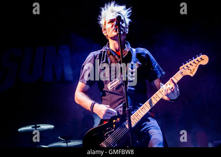 Mailand, Italien. 26. August 2016. Sum 41 führt live auf Carroponte in Mailand, Italien, am 26. August 2016 Credit: Mairo Cinquetti/Alamy Live News Stockfoto