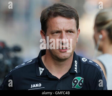 Bochum, Deutschland. 26. August 2016. 2. Bundesliga, Saison 2016/2017, Spieltag 3, VfL Bochum 1848 - Hannover 96: Manager Daniel Stendel (Hannover). Bildnachweis: Jürgen Schwarz/Alamy Live-Nachrichten Stockfoto