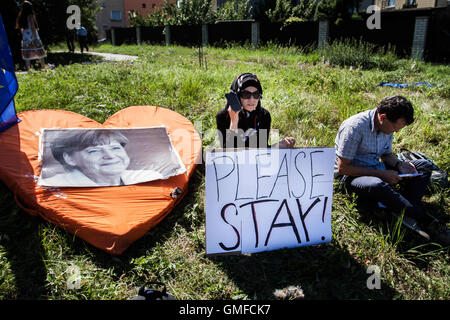 Prag, Tschechische Republik. 25. August 2016. Anhänger-Rallye wie Angela Merkel Prag besucht. © David Tesinsky/Svobodne Forum/ZUMA Draht/Alamy Live News Stockfoto