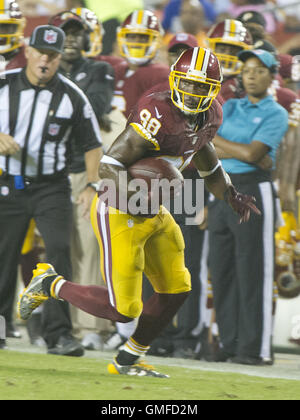 Landover, Maryland, USA. 26. August 2016. Washington Redskins Wide Receiver Pierre Garcon (88) trägt den Ball nachdem ein Empfang im zweiten Quartal gegen die Buffalo Bills in FedEx Field in Landover, Maryland auf Freitag, 26. August 2016. Die Redskins gewann das Spiel 21 - 16.Credit: Ron Sachs/CNP Credit: Ron Sachs/CNP/ZUMA Draht/Alamy Live News Stockfoto