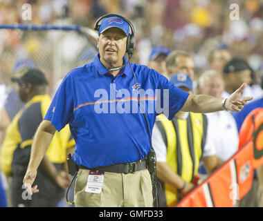 Landover, Maryland, USA. 26. August 2016. Buffalo Bills Head Coach Rex Ryan Fragen eine offizielle Aufruf im zweiten Quartal von der pre-Season-Spiel gegen die Washington Redskins in FedEx Field in Landover, Maryland auf Freitag, 26. August 2016. Die Redskins gewann das Spiel 21 - 16.Credit: Ron Sachs/CNP Credit: Ron Sachs/CNP/ZUMA Draht/Alamy Live News Stockfoto