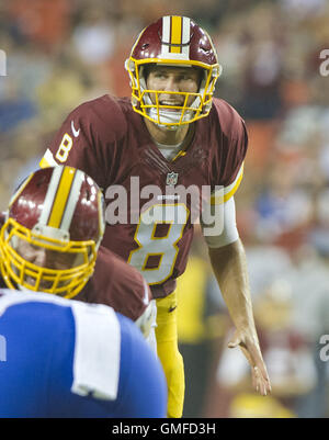 Landover, Maryland, USA. 26. August 2016. Washington Redskins Quarterback Kirk Cousins (8) ruft Signale im zweiten Quartal Aktion während der pre-Season-Spiel gegen die Buffalo Bills in FedEx Field in Landover, Maryland auf Freitag, 26. August 2016. Die Redskins gewann das Spiel 21 - 16.Credit: Ron Sachs/CNP Credit: Ron Sachs/CNP/ZUMA Draht/Alamy Live News Stockfoto