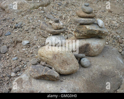 Cairn / einem menschengemachten Steinhaufen Stockfoto