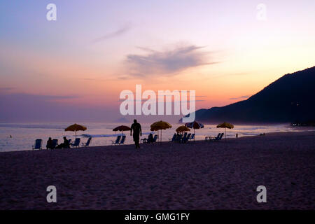 MARESIAS Strand bei Sonnenuntergang im brasilianischen Sao Paulo Bezirk Stockfoto