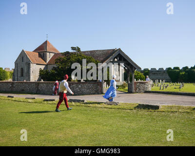 Norman, mittelalterliche Kirche St. Mary auf dem Gelände des Portchester Castle, Hampshire Stockfoto