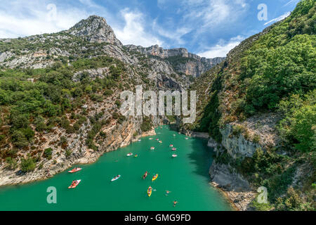 Wassersport in den Gorges du Verdon, Peddleboats, Kanu, Alpes-de-Haute-Provence, Provence-Alpes-Côte d ' Azur, Frankreich Verdon Regio Stockfoto