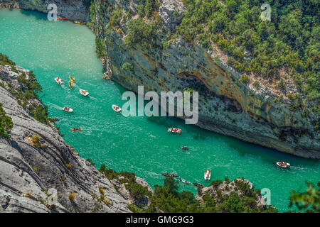 Wassersport in den Gorges du Verdon, Peddleboats, Kanu, Alpes-de-Haute-Provence, Provence-Alpes-Côte d ' Azur, Frankreich Verdon Regio Stockfoto