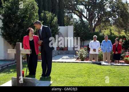 US-Präsident Barack Obama besucht das Cesar E. Chavez National Monument mit Helen Chavez, Frau des legendären Gewerkschaftsführer 8. Oktober 2012 in Keene, Kalifornien. Stockfoto