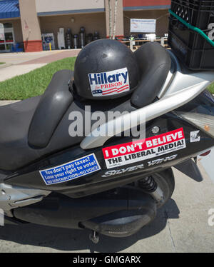 Hillary für Gefängnis Aufkleber auf dem Motorrad. Stockfoto