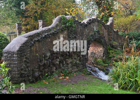 Stehenden gotischen Stil Liebhaber Brücke über den Fluß Avill Dunster Castle in Dunster, Somerset Stockfoto