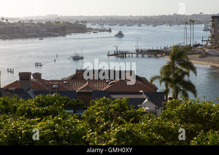 Newport Bay von Corona del Mar eine Nachbarschaft in der wohlhabenden Stadt Newport Beach, California Stockfoto