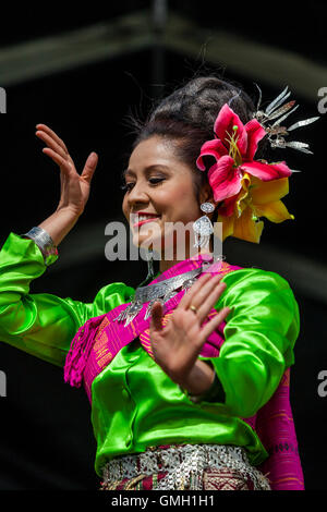 Traditionelle thailändische Tänze bei Brighton Thai Festival, Preston Park, Brighton, Sussex, UK Stockfoto