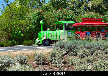 Lastzug für Touristen in Vilamoura, Süd-Portugal Stockfoto