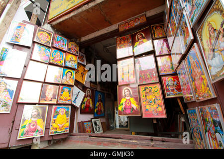 Religiöse Bilder zum Verkauf in Stadt Thiruvananthapuram, Kerala, Indien Stockfoto